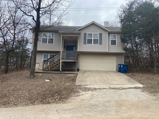 Building Photo - Single Family Home in Merriam Woods