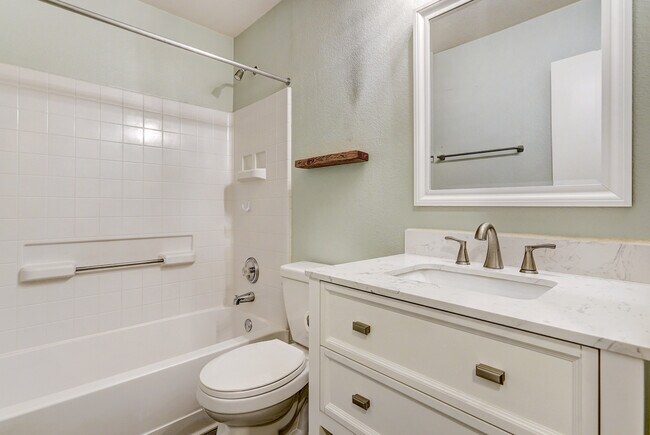 Building Photo - 707 Estancia Way