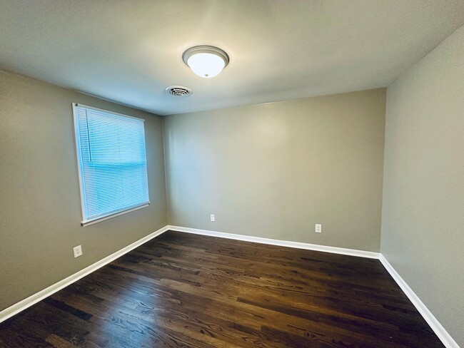 Building Photo - {612} Fully Remodeled Ranch in Olathe + Or...