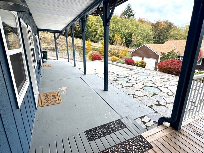 Building Photo - 2-Bed 2 bath Gig Harbor Retreat w/ Sauna &...