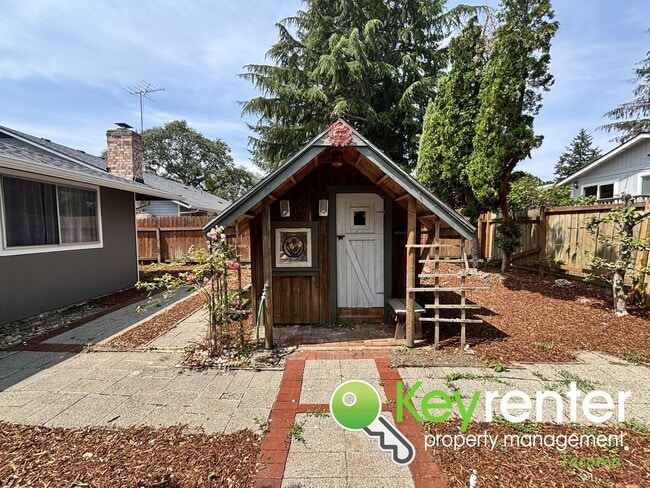Building Photo - Stylishly Updated Lakewood Home in Seclude...