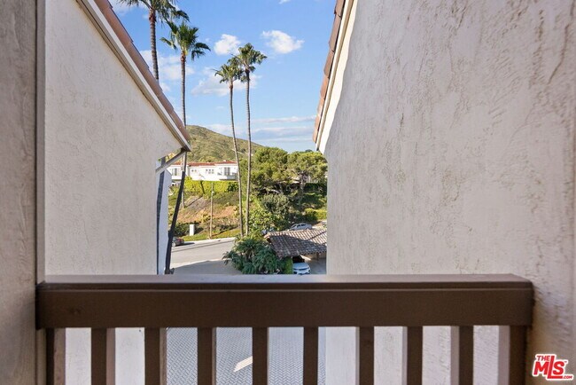 Building Photo - 23924 De Ville Way