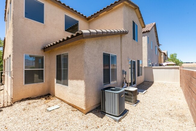 Building Photo - Bright & Spacious Home with Open Layout and Prime Location