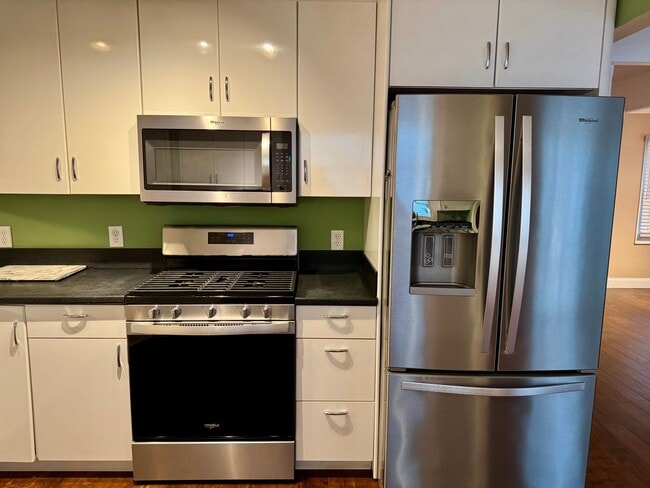 Building Photo - Classic Three Bedroom Home in Hilton Head ...