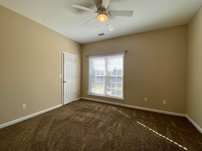 Building Photo - 4858 Somerset Dr