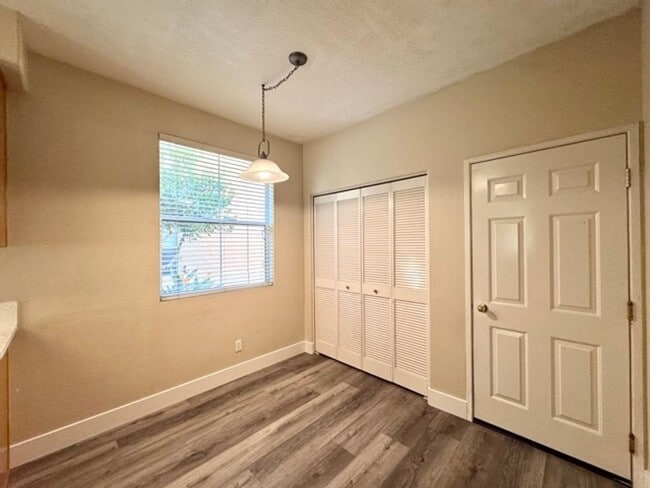 Building Photo - Beautiful and Spacious 3 Bedroom 2.5 Bath ...