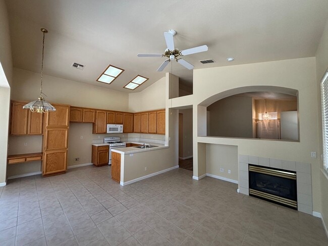 Building Photo - Three Bedroom Two Bathroom Home - Refriger...