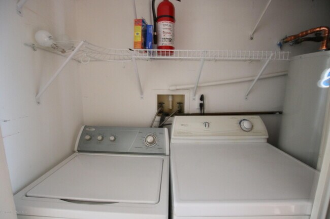 Building Photo - 62 Redwood Dr