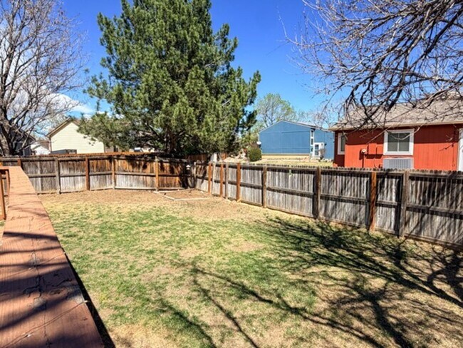 Building Photo - Single-Family Home in Littleton!