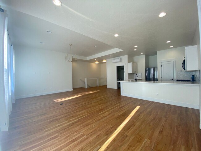 Building Photo - Mead School District-Upper unit Duplex 3 beds,2 bath Available June 10th