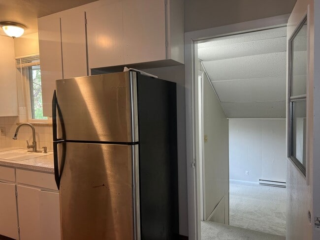 Building Photo - 2 Bed 1 Bath in Edgewater!