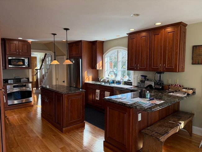 Building Photo - 17 Central St