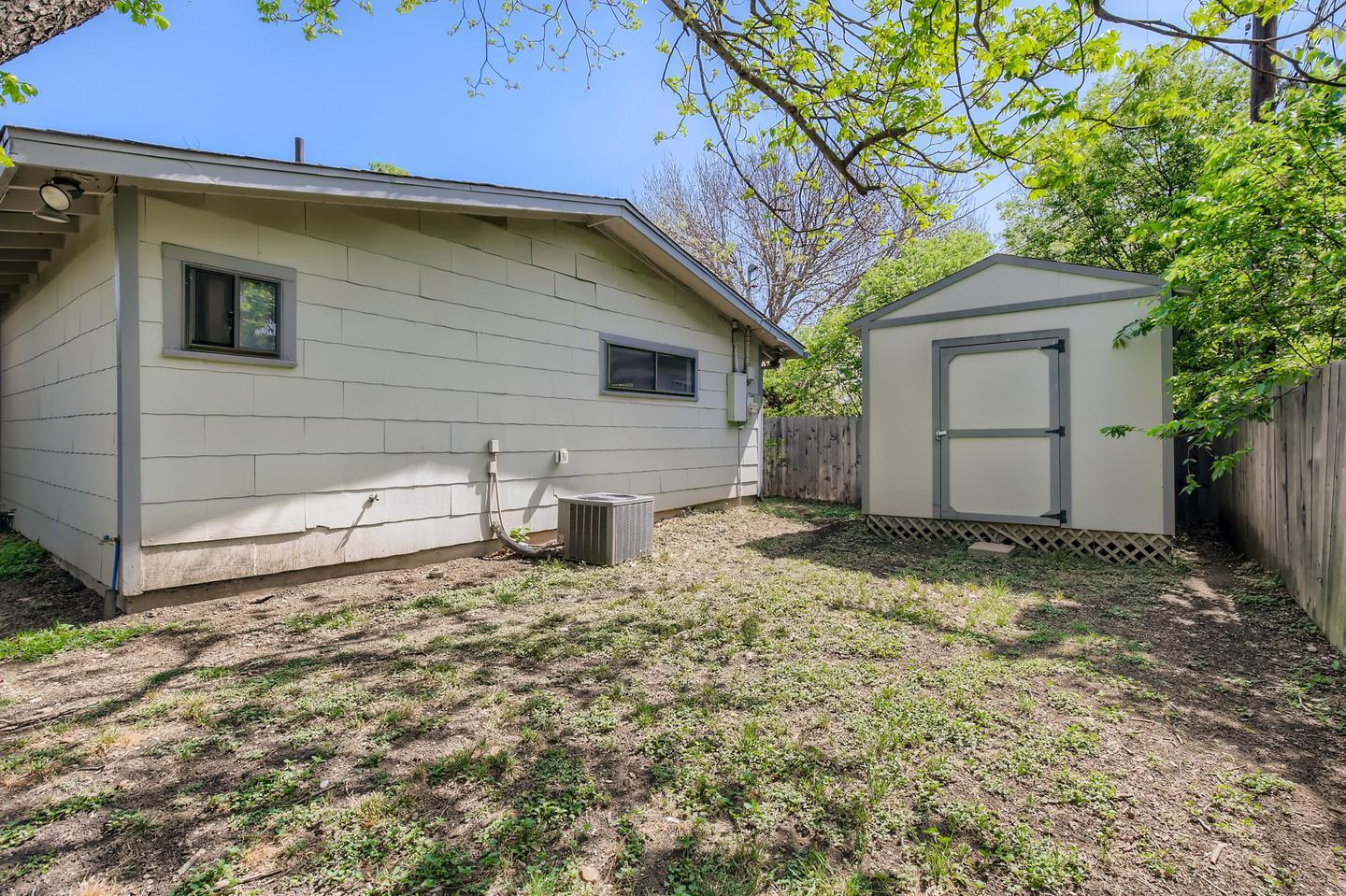 Building Photo - Beautifully updated Northwood home near Northridge Park
