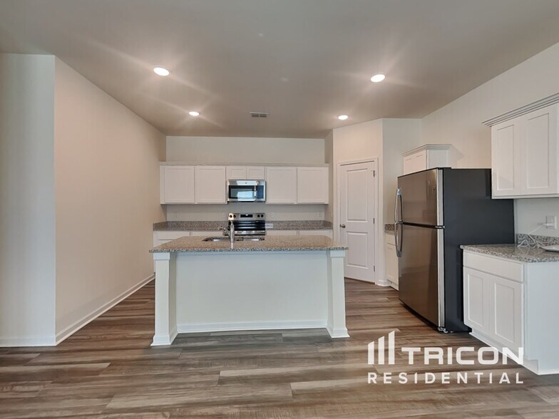Building Photo - 1056 Large Poppy Dr