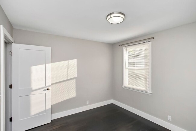 Building Photo - 2129 Crystal Dr