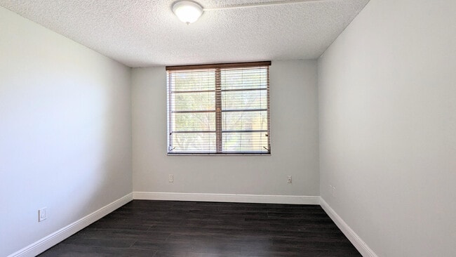 Building Photo - 3253 Foxcroft Rd