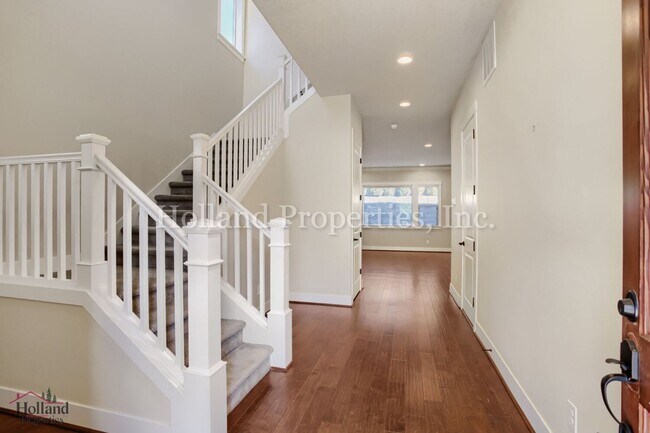 Building Photo - 17435 SW Forest Hollow St