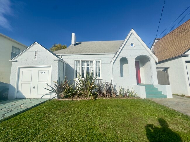 Building Photo - 443 40th St