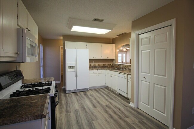 Building Photo - 414 Whirlaway Ct