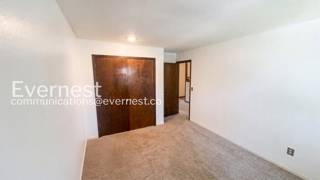 Building Photo - 3 Bed/2.5 Bath Townhome with Fenced Yard / Pets Not Accepted / Vouchers Accepted / Coming Soon!