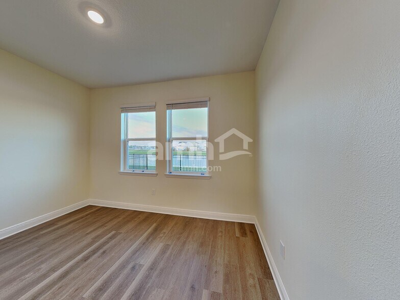 Building Photo - 5958 Sycamore Pl St