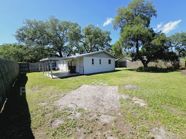 Building Photo - 1402 N Bracewell Dr