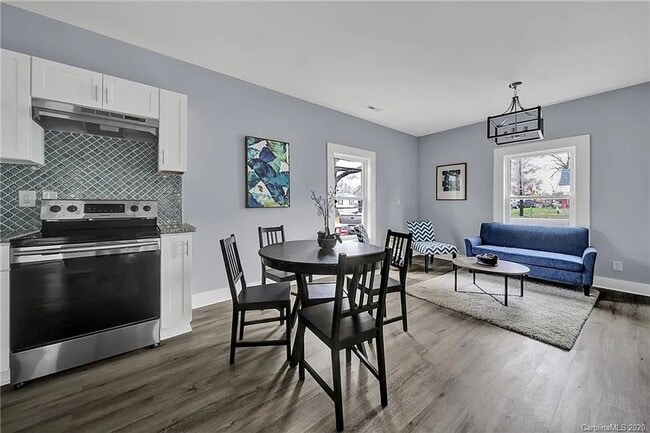 Building Photo - Beautifully renovated 3 bedroom, 2 full bathroom in Rock Hill