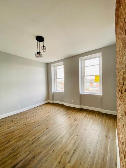 Building Photo - 623 Willow Ave