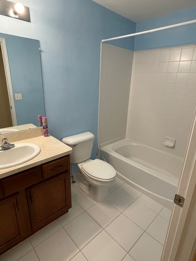 Building Photo - Beautiful 2 bed 2 bath upper Utica 1710 sq...