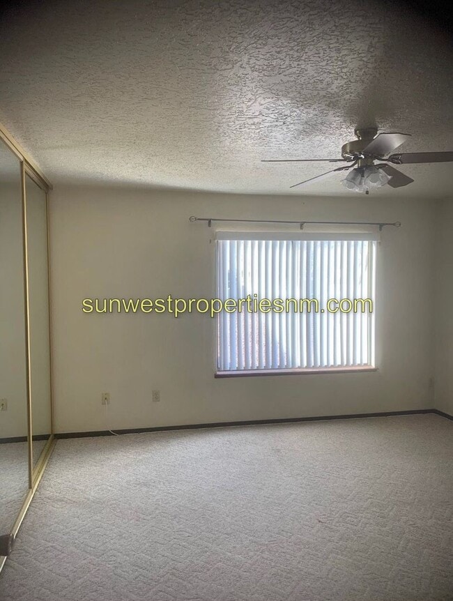 Building Photo - 3 Bedroom, 2.5 Bath 2 Story Condo