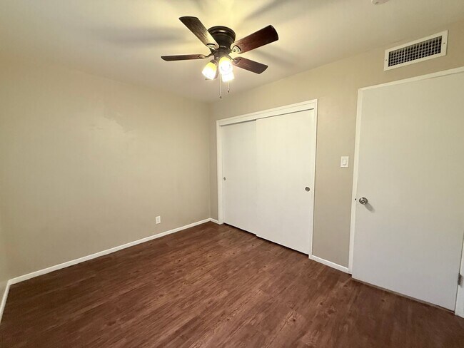 Building Photo - 606 Pierce St