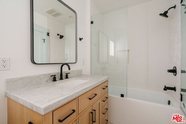 Building Photo - 1201 N McCadden Pl