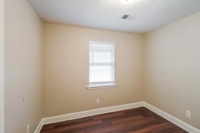 Building Photo - 612 Ralph Rd SE