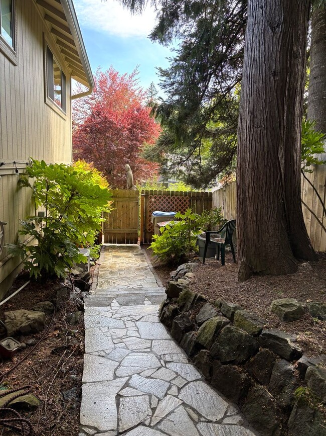 Building Photo - Large 4 Bedroom Home Close to Cook Family ...