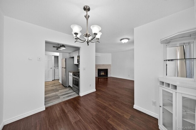 Building Photo - 1220 Whispering Hills Dr