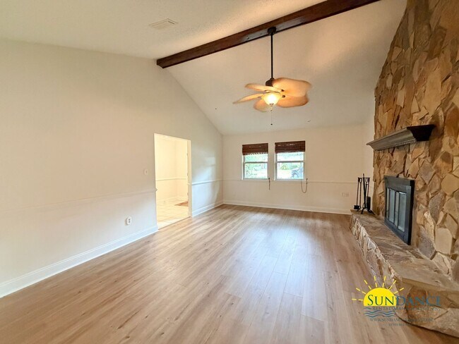 Building Photo - Stunning 3 Bedroom Home in Valparaiso with In-ground pool!