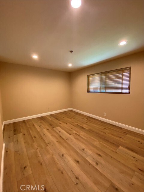 Building Photo - 214 Via Robina