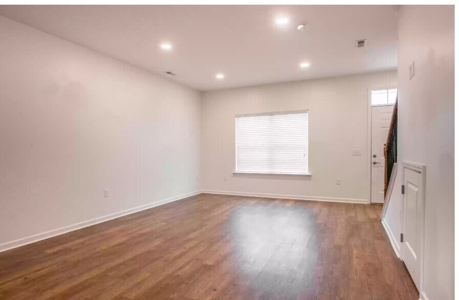 Building Photo - 270 Trunk St NE