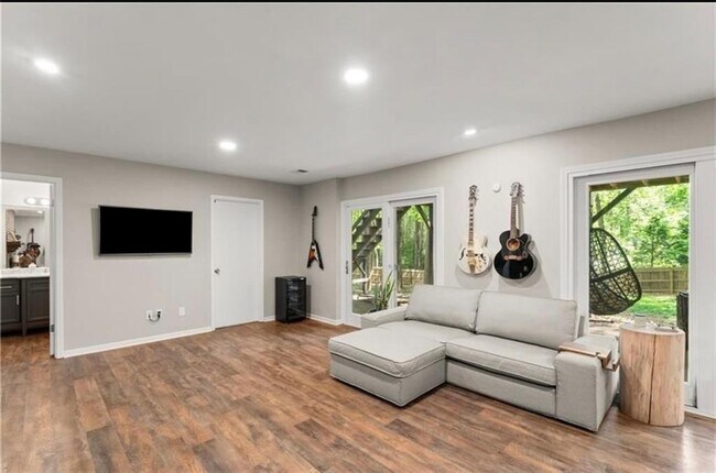 Building Photo - 230 Summerfield Dr