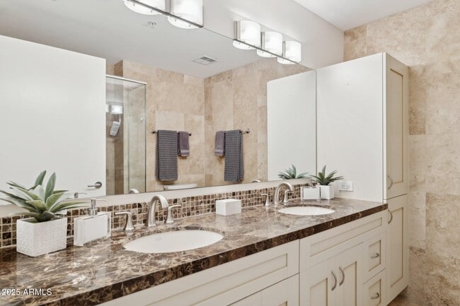 Building Photo - 7151 E Rancho Vista Dr