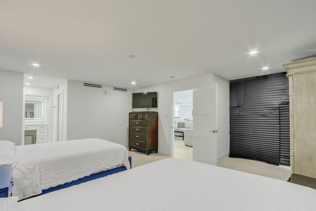 Building Photo - 5380 N Ocean Dr