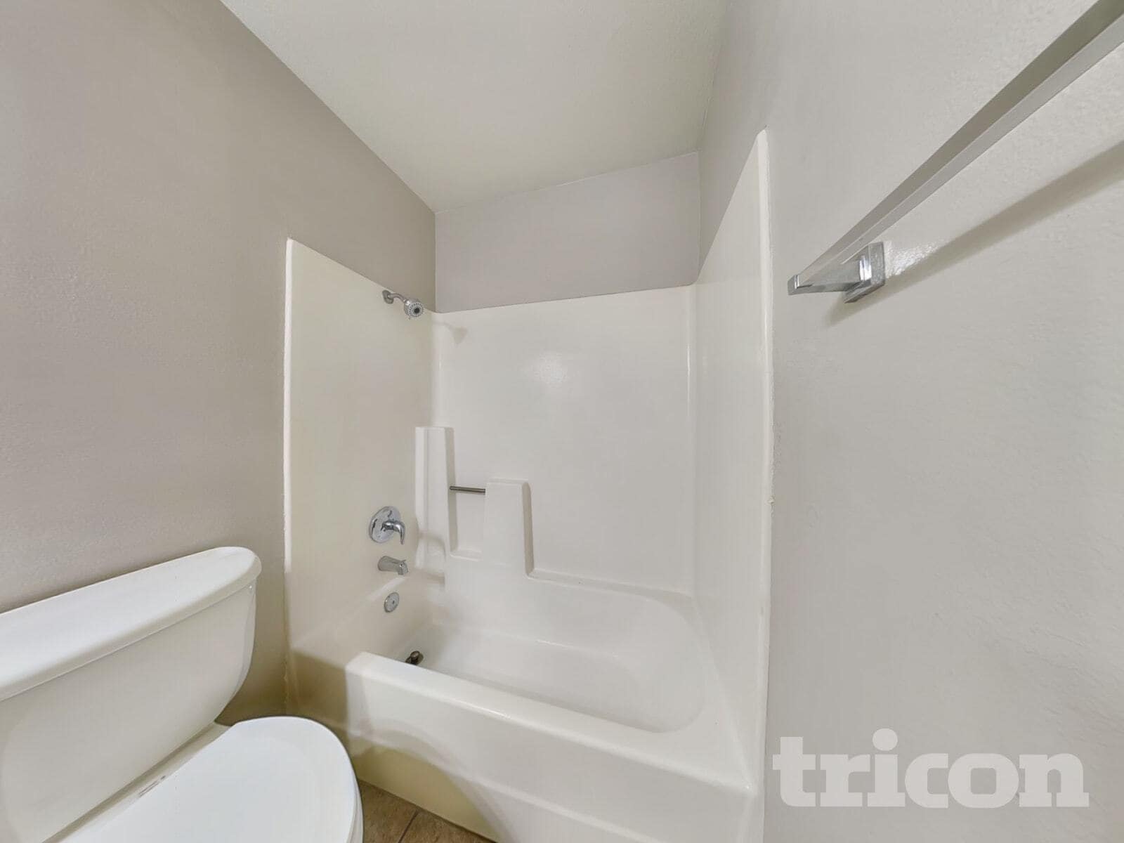 Building Photo - 4634 Grasshopper Dr