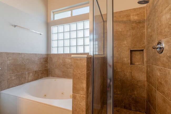 Building Photo - "Charming 4-Bed Oasis with 3 Full Baths on Twin Leaf Drive in El Paso, TX!"