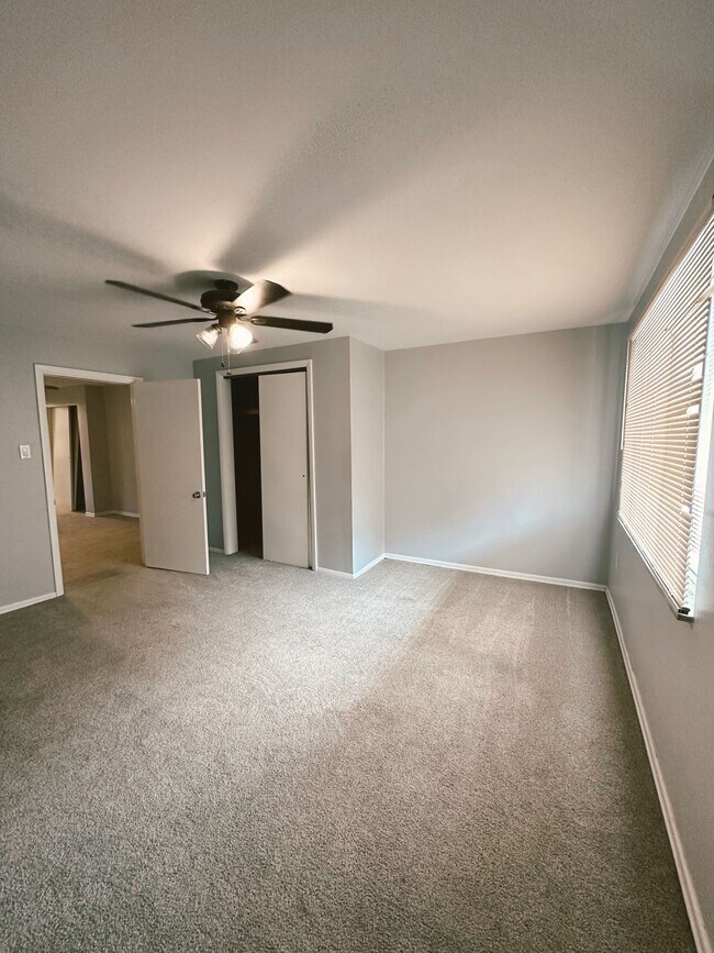 Building Photo - NEWLY RENOVATED 2 BEDROOM WITH GARAGE IN THE HEART OF SOUTHSIDE!