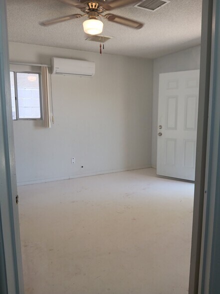 Building Photo - 10785 Pomelo Dr