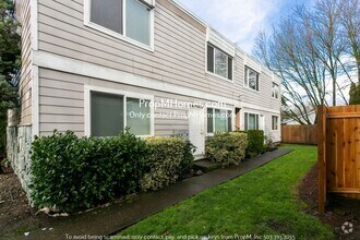 Building Photo - Spacious Apartment In St. Johns Neighborhood!