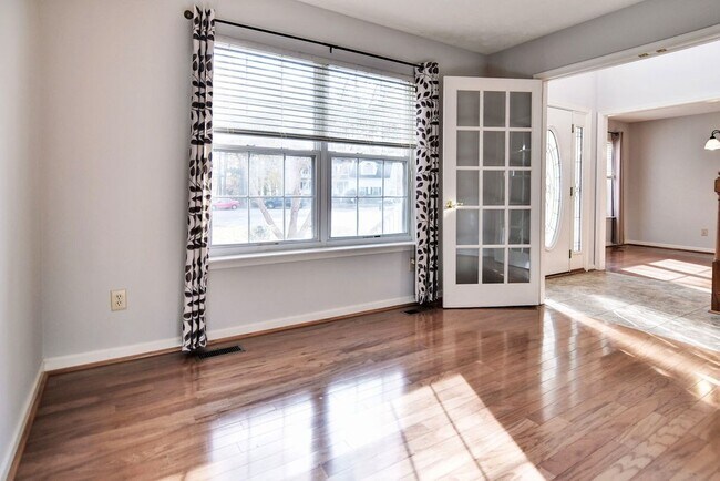 Building Photo - Updated Poquoson Home on Large Lot