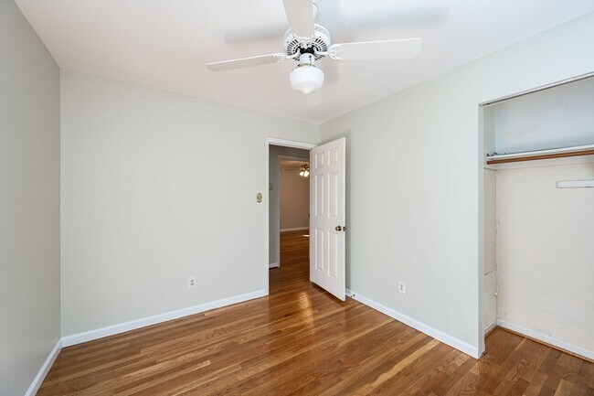 Building Photo - Generously Sized Midlothian Home Move In R...