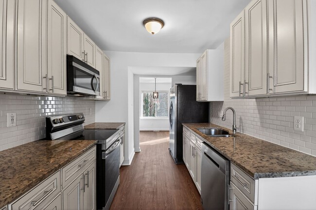 Building Photo - 4 Bed 3.5 Bath in Gaithersburg