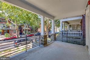 Building Photo - 4242 Pine St